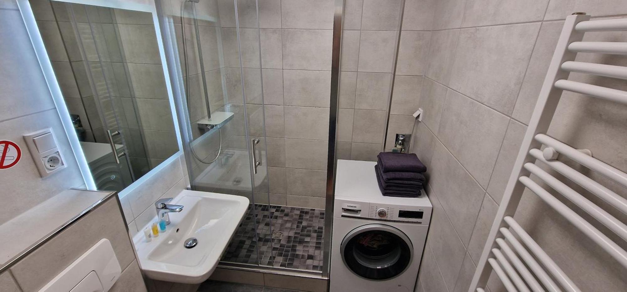 Zentrum Apartment - Oled Tv - Ps4 - Balkon - Parking Кемниц Екстериор снимка